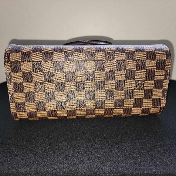Authentic LV Triana - Picture 14 of 16